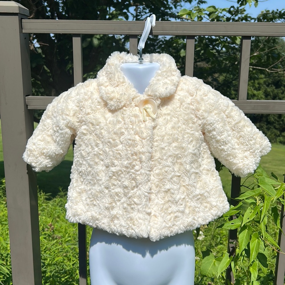 NWOT Children’s Place Ivory Faux Fur Coat Size 3-6 months